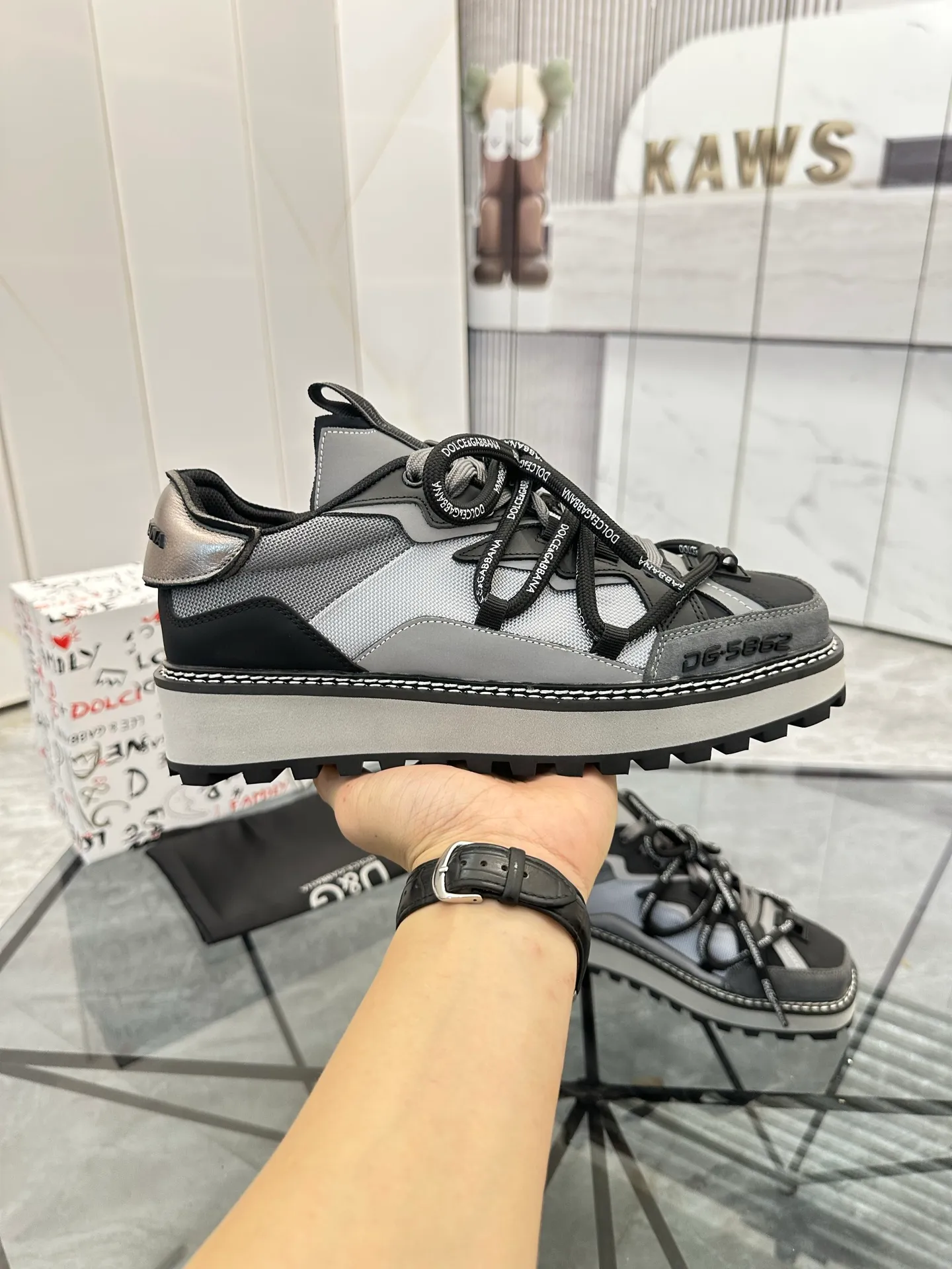 Men's shoes: 💰P660¥ Top high-end quality Product trademark: DG "Dolce & Gabbana*" low-top casual shoes Regular size: 39-45 (can be customized to 46.) Product material: Upper imported first-layer cowhide spliced ​​with breathable fly weave, breathable lining, original outsole. No.: 6225